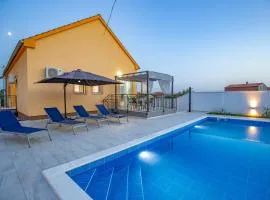 Villa Family and Friends private heated pool with jacuzzi