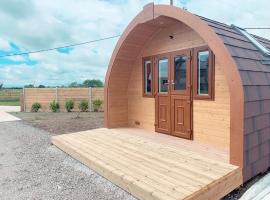 Glastonbury Glamping, campsite in Wells