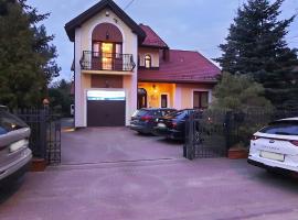 Noclegi Sylana, bed and breakfast en Kobyłka