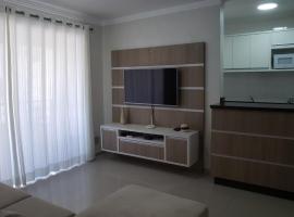 Excelente apto 3 quartos em Bombas, 100 metros do mar e 2 vagas de garagem, hotel Galheta Beach környékén Bombinhasban