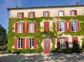 chambre spacieuse dans maison bourgeoise, hotel with parking in Rouffignac