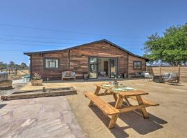 Stunning Wine Country Gem with Hot Tub and Patio!, hotel em Sonoma