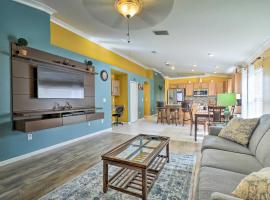 Colorful Ruskin Escape with Community Amenities, hotel in Ruskin
