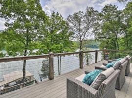 Inviting Family Abode with Dock on Norris Lake!, Ferienhaus in Caryville