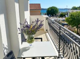 Apartments Dalmatino, hotel v mestu Vodice