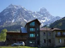 Peak Mazeri Guest House