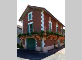 Maison de location saisonnière en Périgord Vert, hotel en Saint-Front-la-Rivière