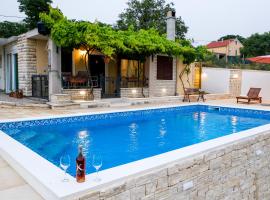 Country House Korlat, בית כפרי בבנקובאץ