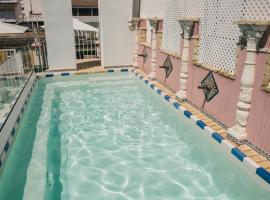 Apartamentos Abreu Suites, hotel with pools in Seville