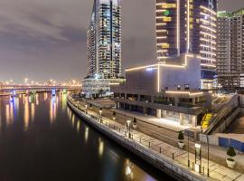 Radisson Blu Hotel, Dubai Canal View