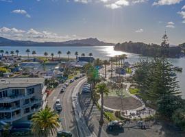 Esplanade Apartments, hotel in Whitianga