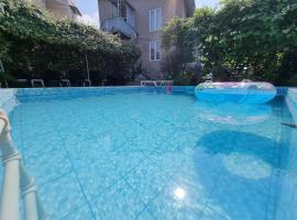 Ривер Гагра, hotel with pools in Gagra