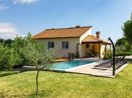 Holiday Home with pool and garden, ξενοδοχείο σε Trviž