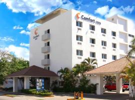 Comfort Inn Marina Golf Vallarta, hotell i Puerto Vallarta
