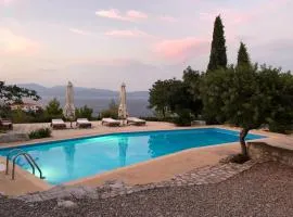 Villa with swimming pool and tennis/basketball court