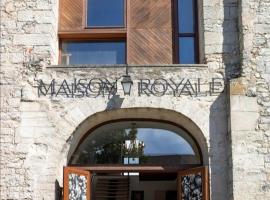 La Maison Royale，Pesmes的有停車位的飯店