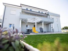 Apartments Luka，位于塞尼的海滩短租房