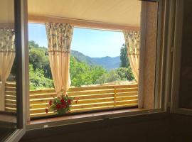 CHARMANT APPARTEMENT CALME ENTRE MER ET MONTAGNE, holiday rental in Santa-Lucia-di-Tallano