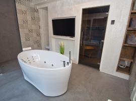 Casa Monkey Pärnu with sauna and terrace, hotel with hot tubs in Pärnu