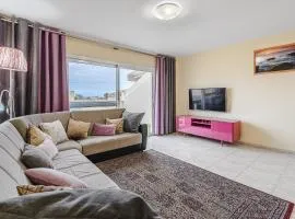 RED Large family apartment, three floors, 10 guests