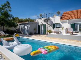 House Diana - heated swimming pool and jacuzzi, hotell i Vir