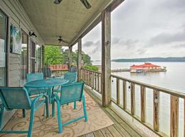 Spacious Penthouse with Stunning Lakefront Views!, spa hotel in Hot Springs