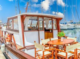 Marta Boat B&B, boat in Castelsardo