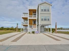 Isle Be Back Ocean Isle Beach with pool elevator tiki bar foosball table, hotel in Ocean Isle Beach