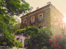 la Rocca delle Rose, vakantieboerderij in Zafferana Etnea