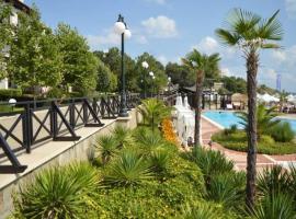 Apartment in the picturesque Oasis Resort & Spa, hotel di Lozenets