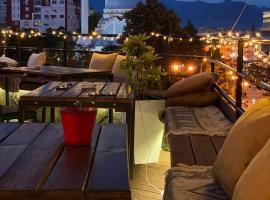 The Rooftop Hostel、シュコダルのホテル