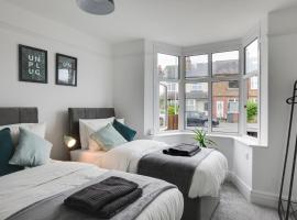 Spacious Three Bed Central Chelmsford House - Free Parking & Wifi、チェルムスフォードにあるハイランズパークの周辺ホテル