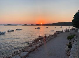 Apartmani BM Bošnjak, готель у місті Ждрелаць