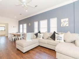 Beyond the Blue Fabulous Beach House close to Seawall and Pleasure Pier, hotel en Galveston