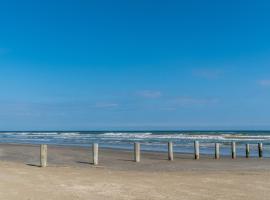 Cast a Waves - Great Beach Bungalow - Close to the Gulf, hótel í Galveston