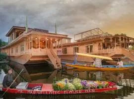 WelcomHeritage Gurkha Houseboats