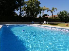 CHALET EXCLUSIVO COSTA BALLENA, hótel í Costa Ballena