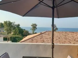 Studio les pieds dans l'eau vue sur mer