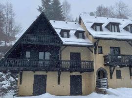 Appartement Chalet à 1400m - Station du Mourtis、ブトゥーにあるTS トュク・ドゥ・レスカラの周辺ホテル