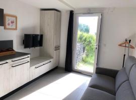 LE BEL AIR studio, Hotel in Pugny-Chatenod