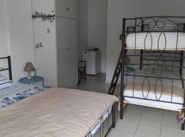 Eleni Karouti rooms for rent, hotel sa Pteleós