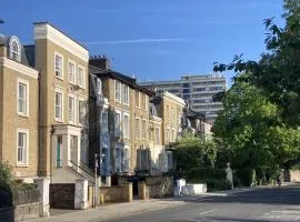 STUNNING GARDEN APARTMENT Central Exclusive Self Catering With Free Off Road Parking By Flat & Wiffi Beautifully Secluded 3 mins From All Amenities Home Not Hotel
