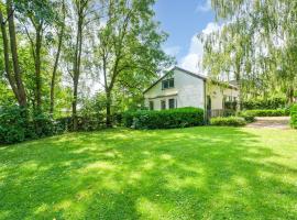 Secluded Holiday Home in Ulestraten with Garden, hotel en Ulestraten