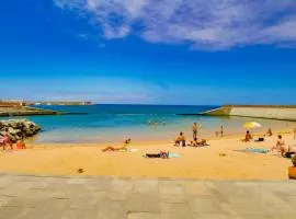 NEUE 2 SCHLAFZIMMER FERIENWOHNUNG DiREKT AM STRAND