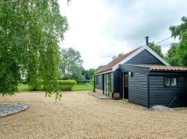 The Half House, holiday home in Snape