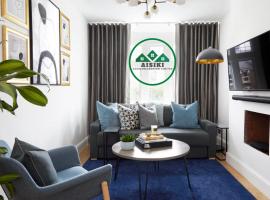 FW Haute Apartments at North Finchley, 3 Bedroom and 2 Bathroom Pet Friendly Flat, King or Twin beds with FREE WIFI, hotel que aceita pets em Finchley