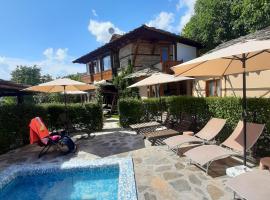 Семеен хотел Скендерова Къща, hotel de playa en Leshten