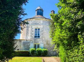 2 Bedroom Stunning Home In Chinon, hotel i Chinon