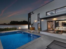 Villa stric Toni, hotel em Pakoštane