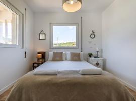 Charming Country House, hotel in Ourém